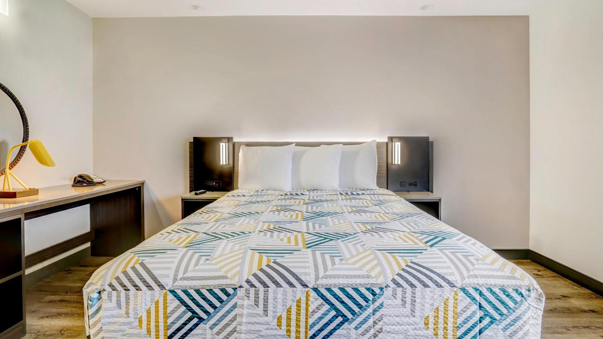 Hotel 6 Ca San Bernardino East Highland